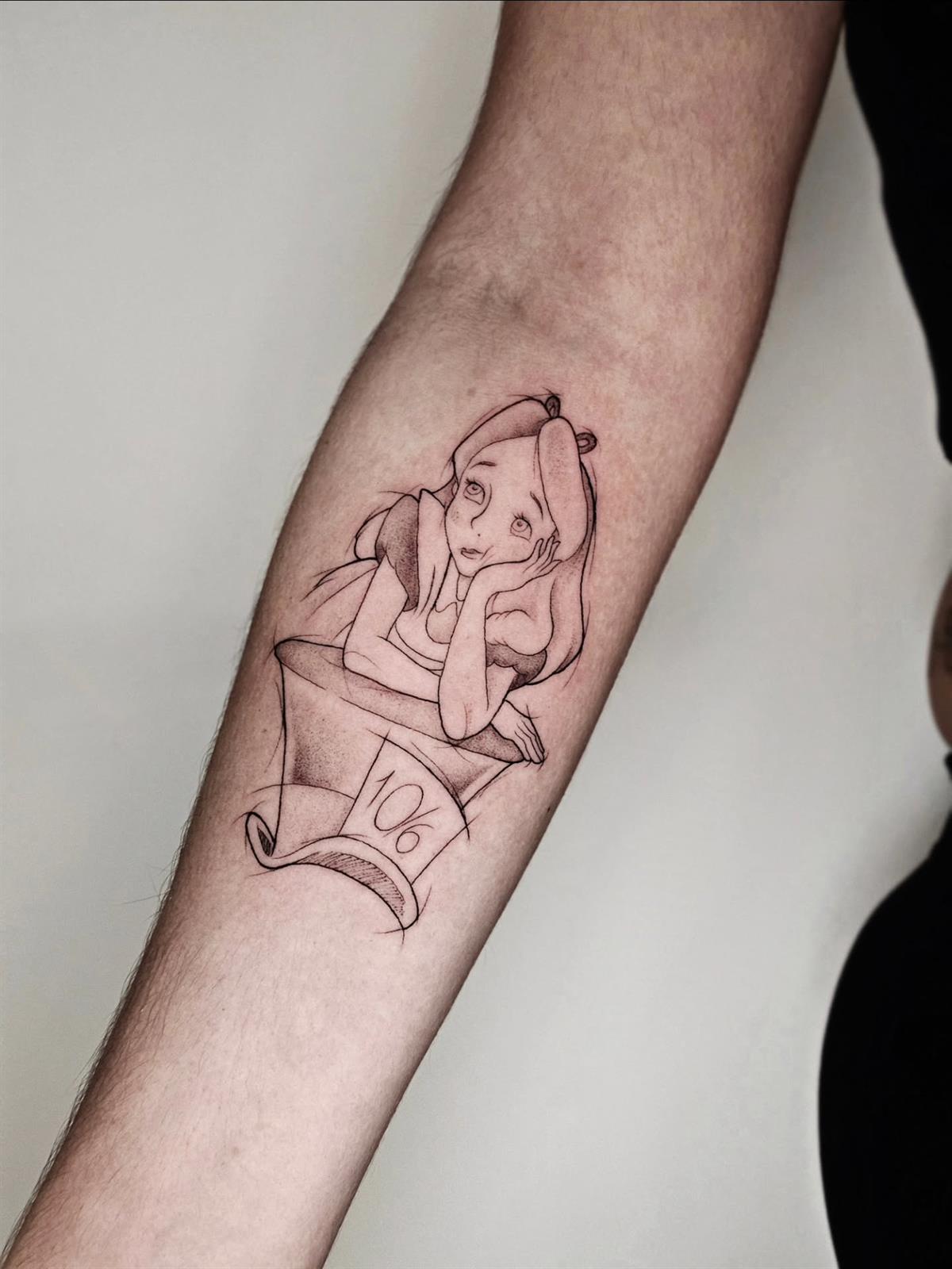 Tatuaje fine line realizado en Mamba Tattoo Estudio en Tenerife